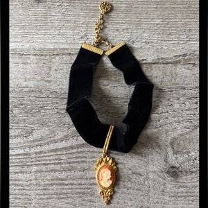 Vintage Black Velvet Cameo Choker Necklace Victorian Gothic Gold Tone Adjustable